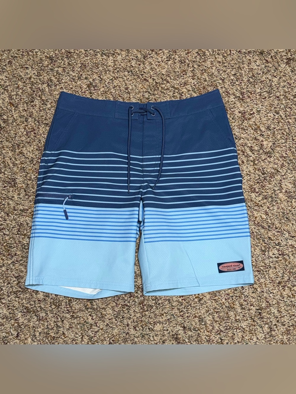 Vineyard Vines Men's size 30 shorts Blue Striped Swim Trunks performance shorts